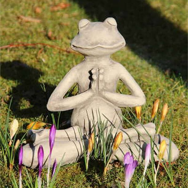 Sitzende Frosch Steinfigur macht Yoga - Yoga Ranae