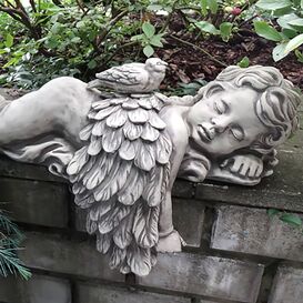 Schlafender Engel aus Stein als Gartendekoration -...