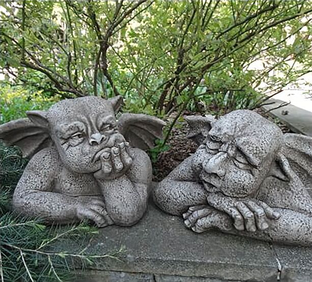 Schlafender Gargoyle als Steinfigur - Ansgar