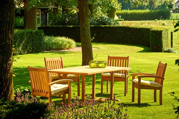 Stapelbarer Gartenstuhl aus Teakholz - modern - Ivy Stapelstuhl