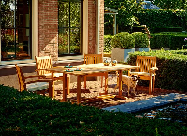 Stapelbarer Gartenstuhl aus Teakholz - modern - Ivy Stapelstuhl