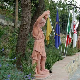Griechische Mnner Statue - Traubenlese - Damianos