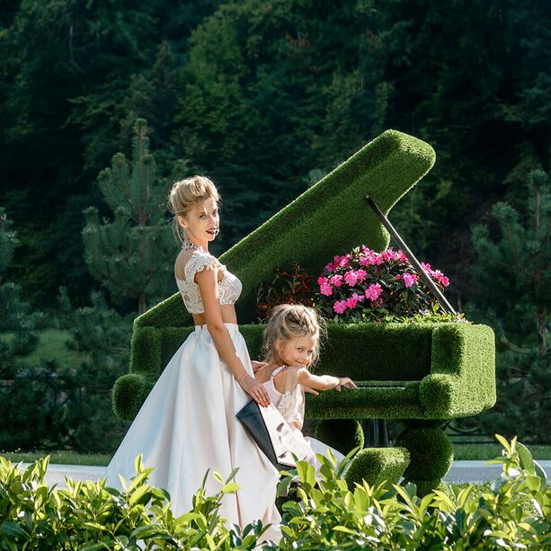 Klavier als Gartenplastik - Topiary - GFK & Kunstrasen - Finnjo