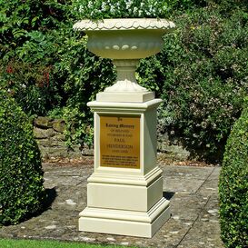 Stein Gartenamphore mit Sockel und Inschrift - Cuthred Park