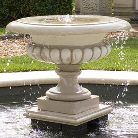 Wasserspiel mit Amphore - Apsley Manor