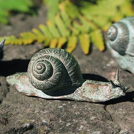 Kriechende Bronze Schnecke - robuste Gartenfigur - Schnecke