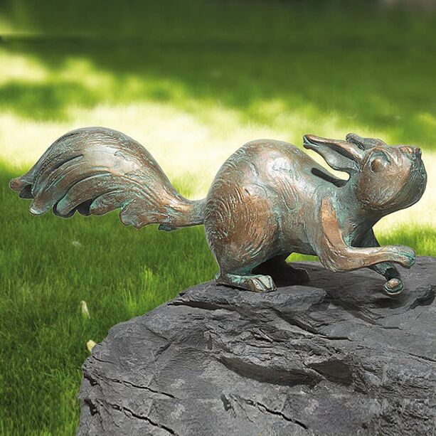 Stilvolle Tierfigur aus robuster Bronze mit Patina - Eichhrnchen