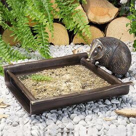 Eckiges Vogelbad aus Bronze mit Igelskulptur - Vogelbad Igel