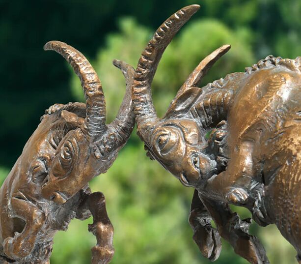 Kmpfende Bcke - Ziegenfiguren aus Bronze - Ziegenbcke