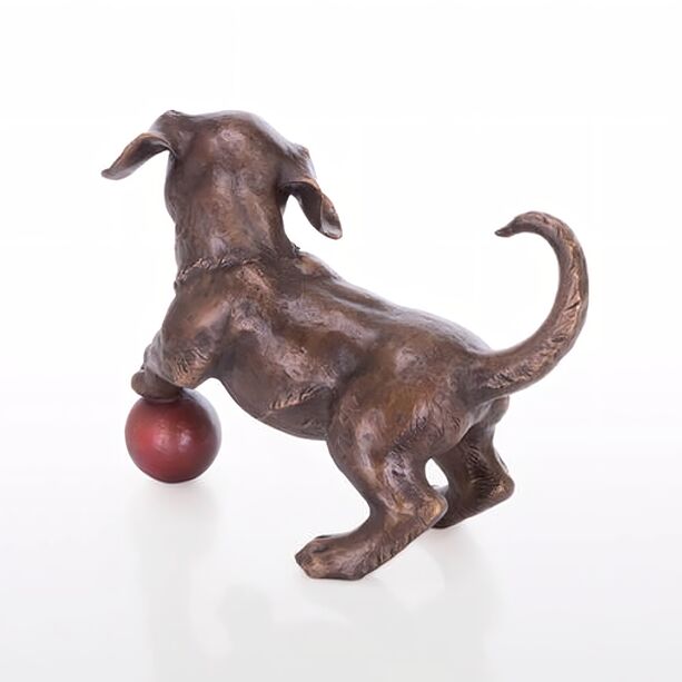 Spielender Hundewelpe aus Bronze - wetterfest - Welpe mit Ball