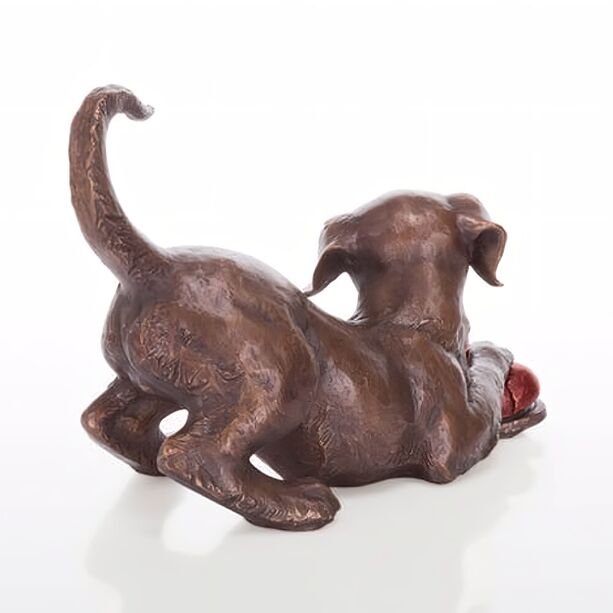 Hundewelpe als Bronzefigur fr den Garten - Welpe mit Schuh