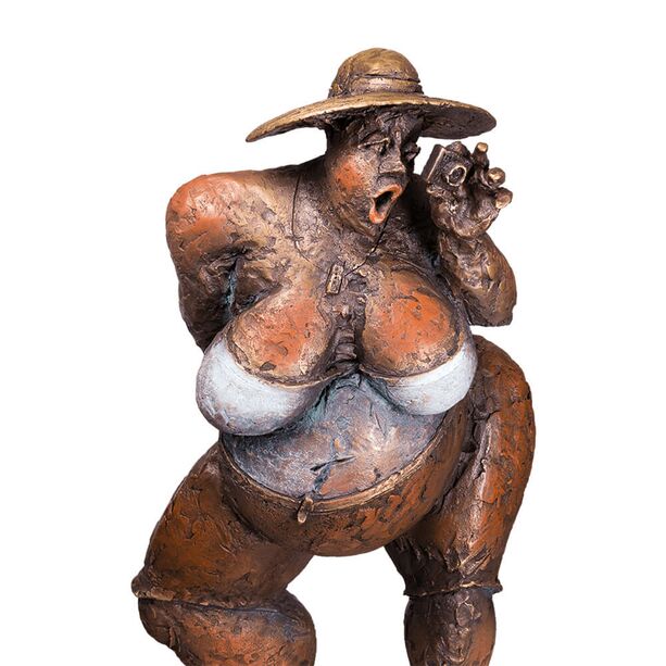 Limitierte Frauenskulptur aus Bronze vom Knstler - Touristin