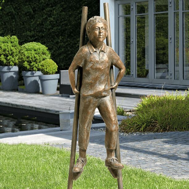 Jungenskulptur in limitierter Edition - Bronzefiguren - Stelzenlufer