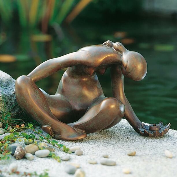 Stilistische Bronze Statue als Wasserspeier - limitiert - Mdchen mit Blume
