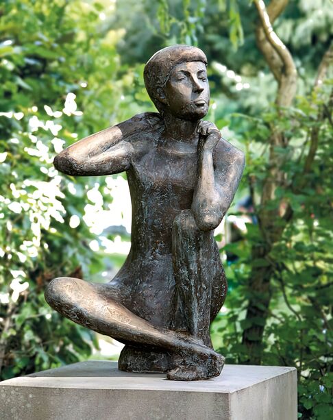 Mnnerstatue aus Bronze aus limitierter Knstleredition - Sitzender Junge
