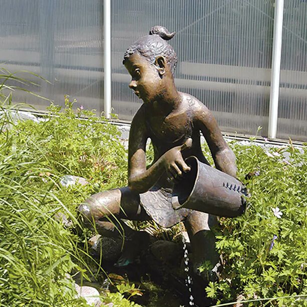 Limitierte Bronze Mdchenfigur als als Teichdeko - Mdchen mit Eimer