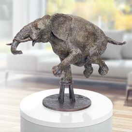 Elefant balanciert auf Hocker - Bronzeskulptur limitiert...
