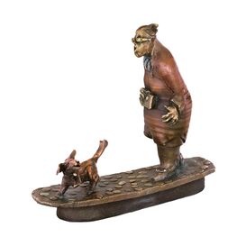 ltere Dame geht mit Hund spazieren - Bronzeskulptur -...