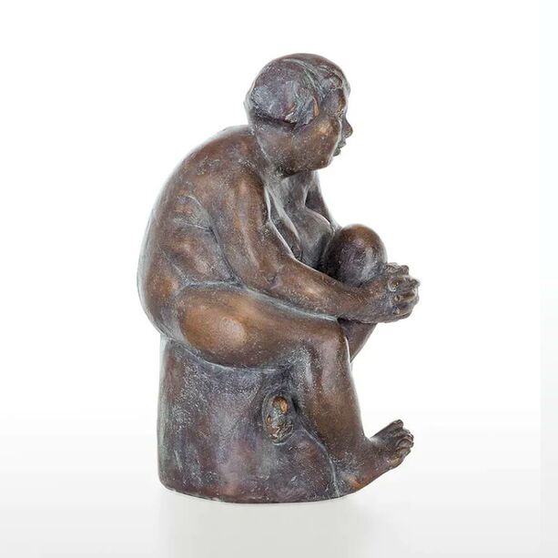 Frau sitzt auf Stein - limitierte Bronzeskulptur - Susanna
