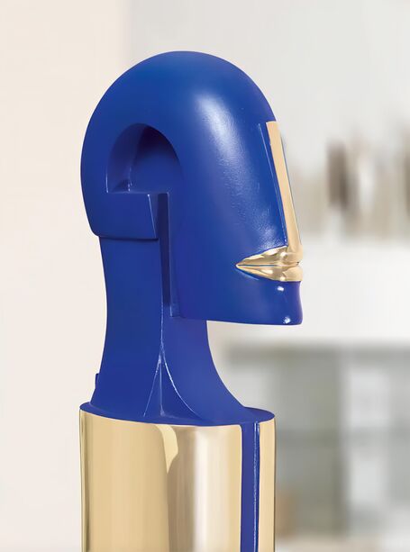 Blaue Bronzesule mit Kopf und Goldapplikation - Idol