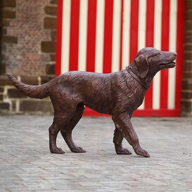 Lebensgroe Hundefigure aus Bronze - stehend - Labrador Pino