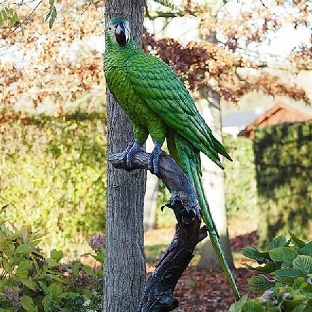 Grner Ara auf Ast aus Bronze als Gartenskulptur - Papagei Tommi