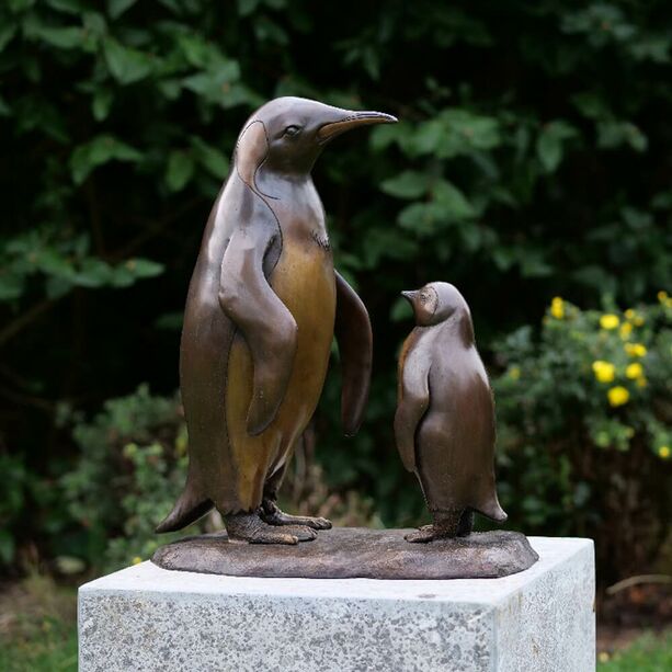 Pinguin mit Jungtier als Bronze Tierfigur - Pinguinfamilie