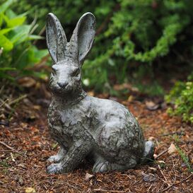 Bronze Hasenfigur als Deko mit Patina - Hase Fredo