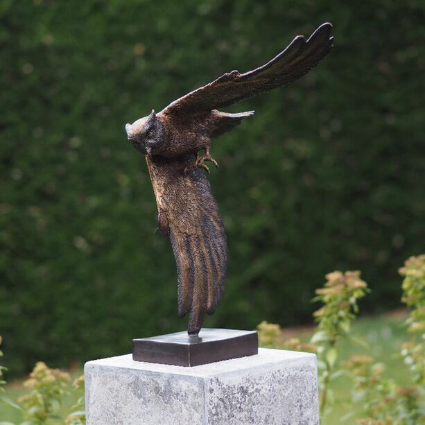Fliegende Eule als Skulptur aus Bronze - Eule Heramo