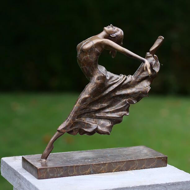 Frau tanzt im Kleid - schne Bronze Frau Skulptur - Liane