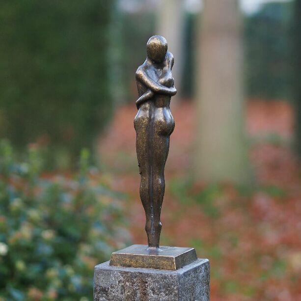 Moderne Gartenbronze Mann & Frau - Zrtlichkeit - Amorina