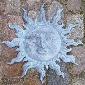 Hellblaues Wandrelief Sonne aus Bronze - Sonne Lio