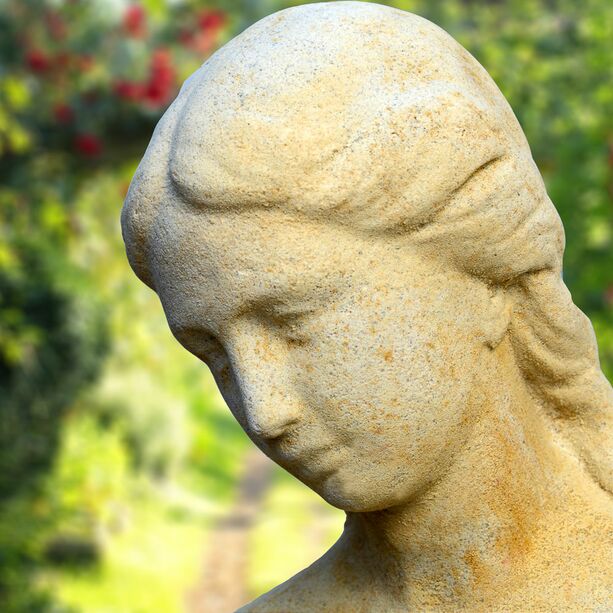 Garten Skulptur sitzende Frau - Arielle