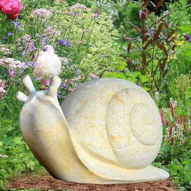 Stein Gartenfigur mit Schnecke - Carla