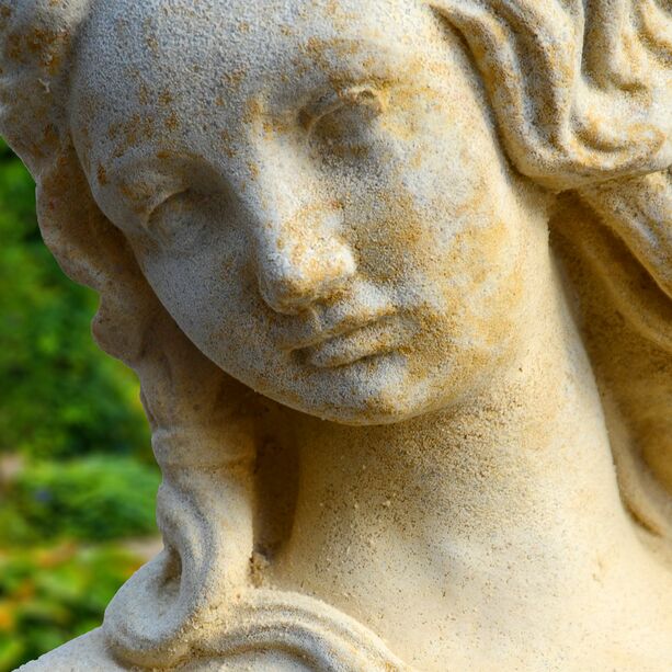 Antike Garten Steinfigur mit Akt - Cerina