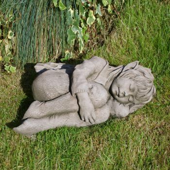 Elfenfigur Faye - Steingussfigur für den Garten