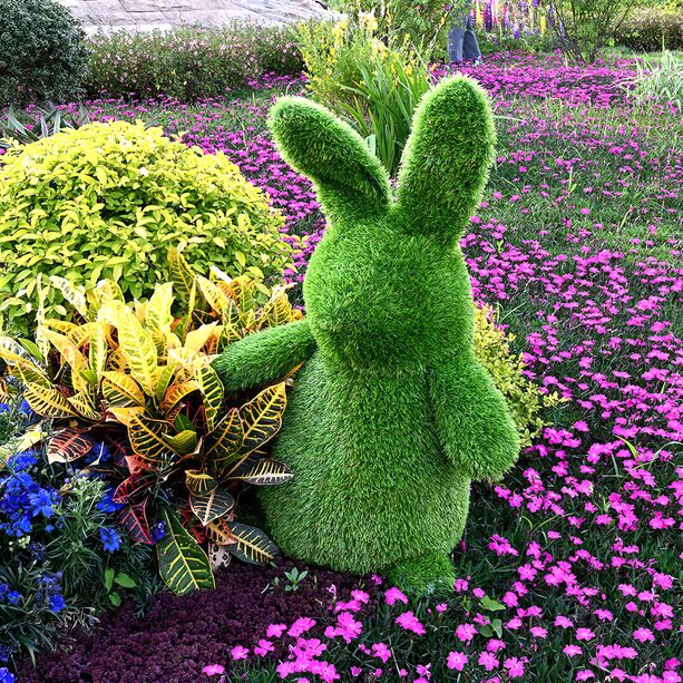 Hasenfigur in Grasoptik für den Garten mit Wasserspeicher zum Gießen - Hase Kastalia