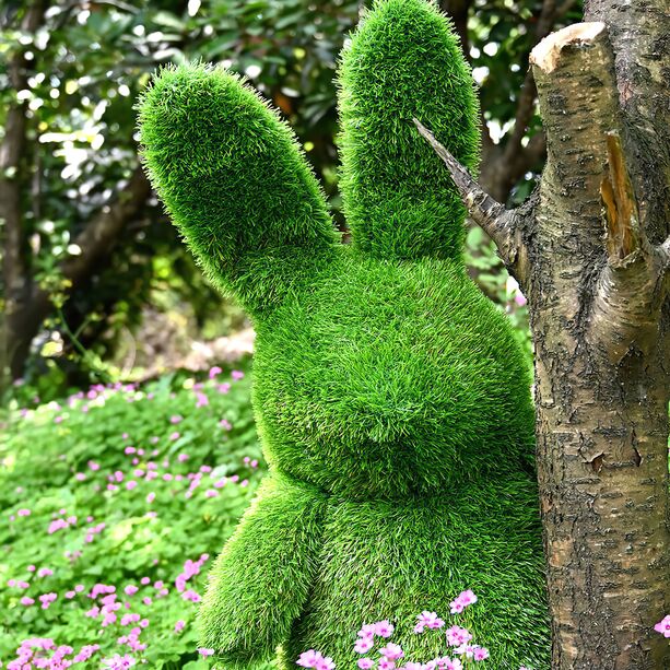 Hasenfigur in Grasoptik für den Garten mit Wasserspeicher zum Gießen - Hase Kastalia