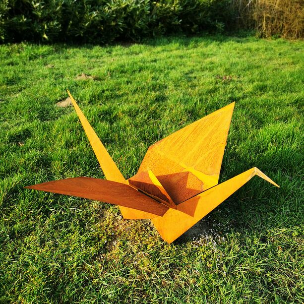 Kranichfigur aus Rost Metall im Origami Design - Kranich Evander