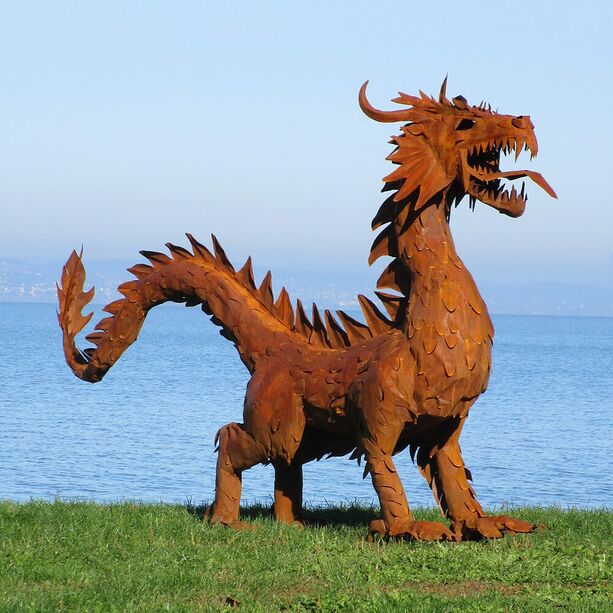 Stehende XXL Drachenfigur aus Metall - glnzend oder Rost - Nuno