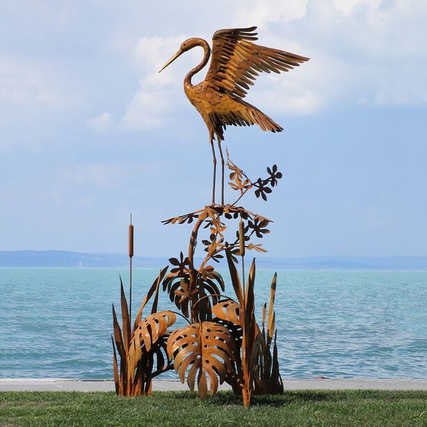 Groe Vogelskulptur aus Metall - Reiher sitzt auf Schilf - Atadia