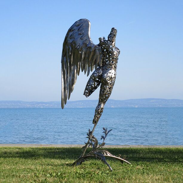 Abstrakte Engelskulptur aus Metall mit floralen Elementen - Thalira