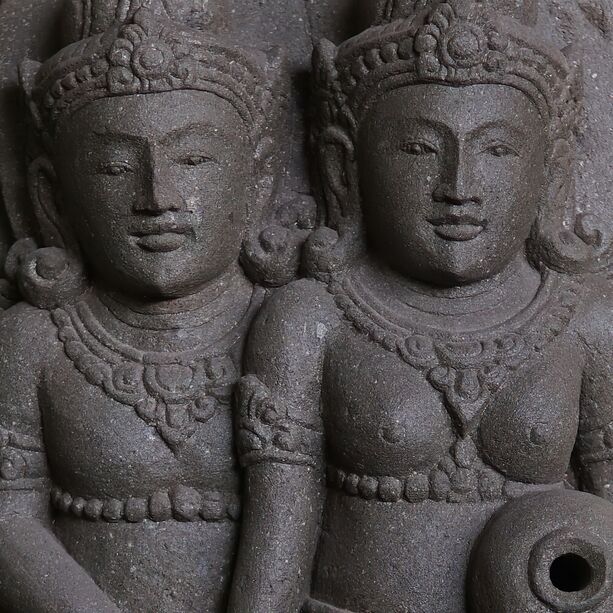 Naturstein Relief mit 2 Figuren aus Basanit in Handarbeit gefertigt - Raja