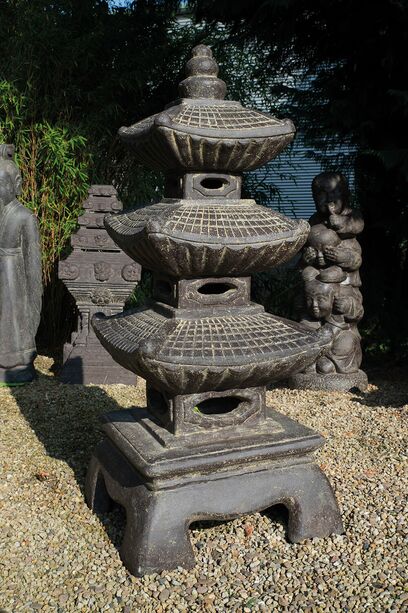 Imposante Gartenlaterne aus Steinguss im japanischen Stil - Herlina