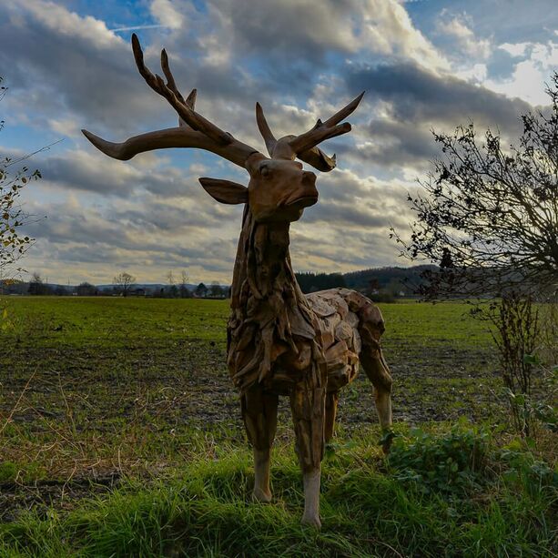 In Handarbeit geschnitzte Hirsch Skulptur aus Teakholz - Keana