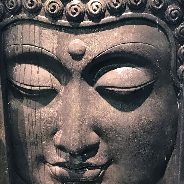 Steinguss Relief mit Buddha Gesicht als Wasserspiel fr den Garten - Manik