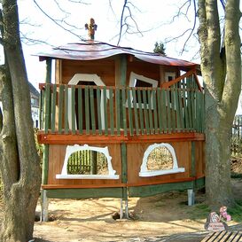 Einzigartiges Holz Baumhaus zum fantasievollen Spielen...