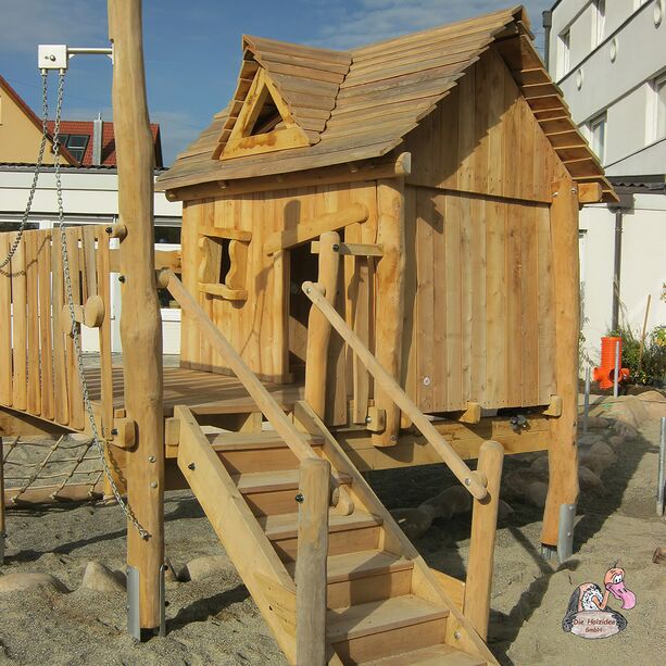 Kinderspielhaus aus Robinienholz für den Spielplatz oder Garten - Stelzenhaus Kirsten