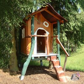 Kinder Holzhaus mit Treppe für den Abenteuerspielplatz...