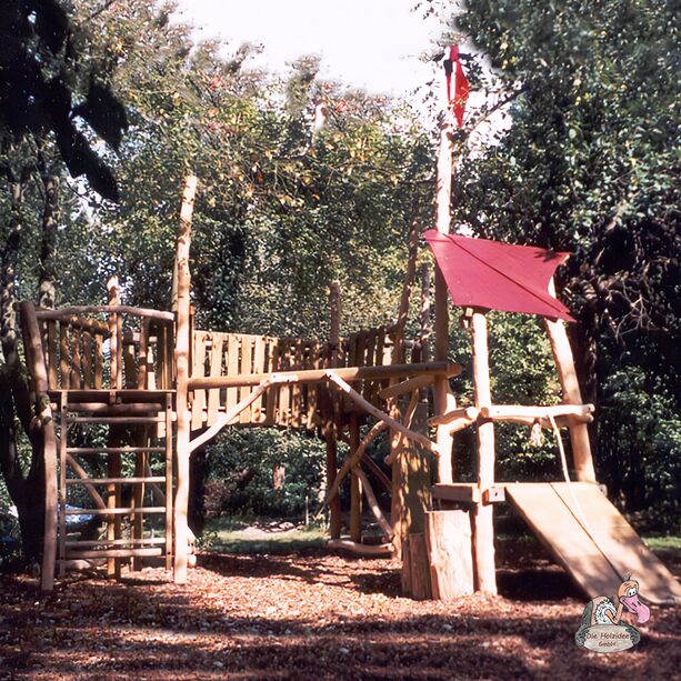 Holz Spielburg mit drei Trmen, Kletterwand und Brcke - Spielburg Plumpudding Castle